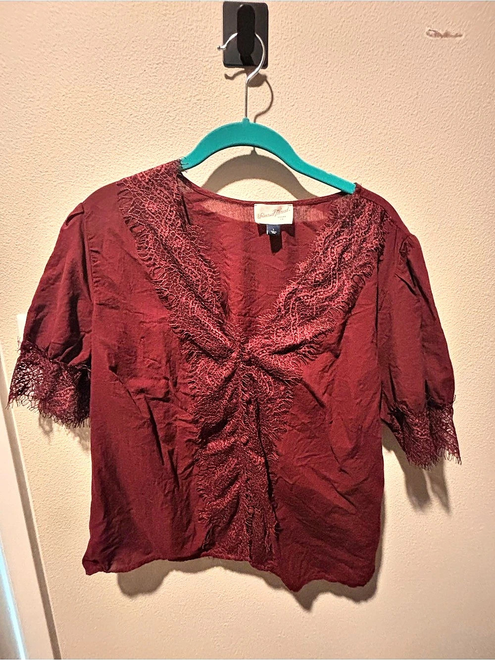 NEVER WORN Universal Threasd Women's Short Sleeve Lace V-Neck Blouse